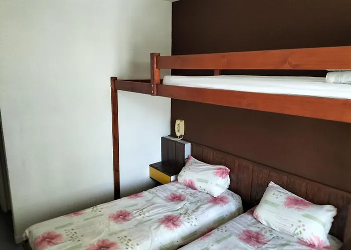 Chambre Triple Avec Balcon Et Salle De Bains Privative 4