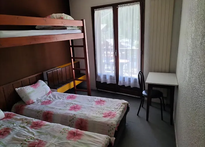 Chambre Triple Avec Balcon Et Salle De Bains Privative 4